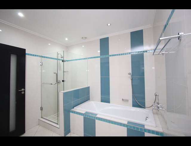 3 BEDROOM APARTMENT TO LET IN BEDFORD GARDENS